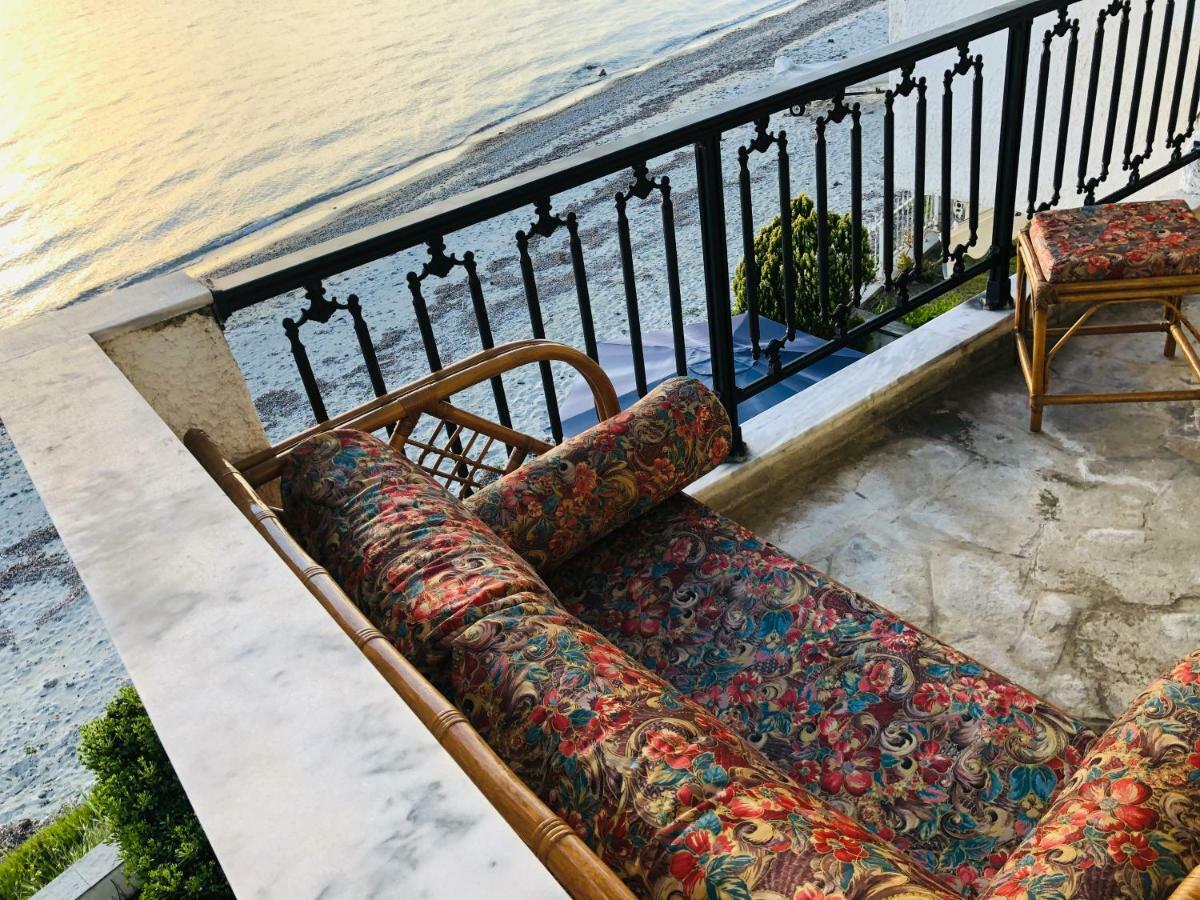Seafront Maisonette in Fourka Extérieur photo